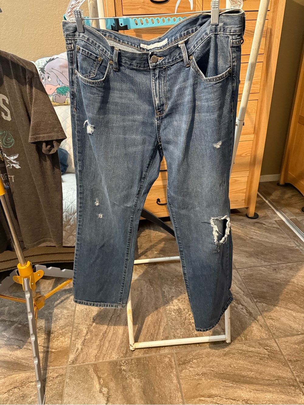 Women's relaxed Distressed Blue Jeans